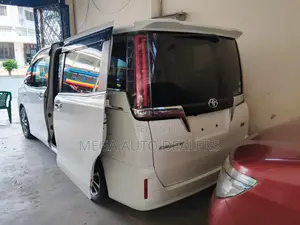 Toyota Esquire 2018 White