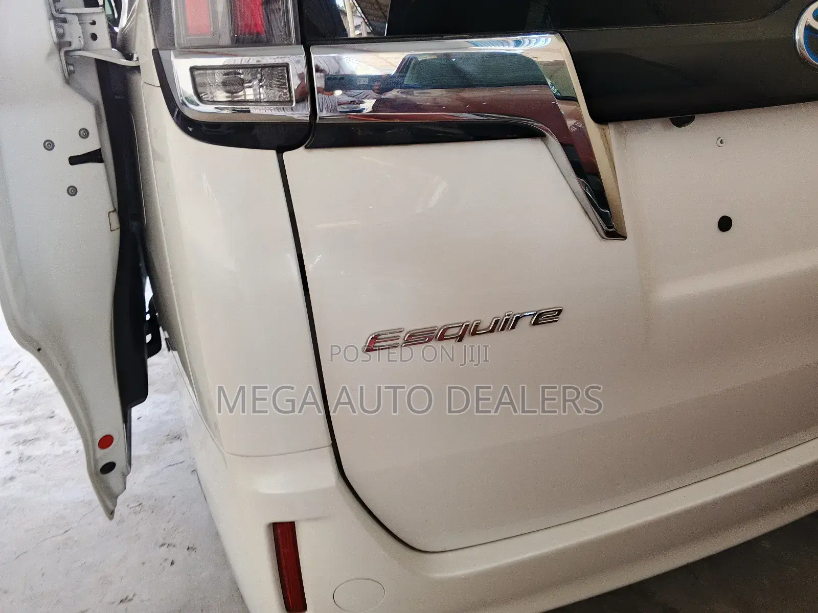 Toyota Esquire 2018 White