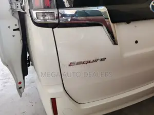 Toyota Esquire 2018 White