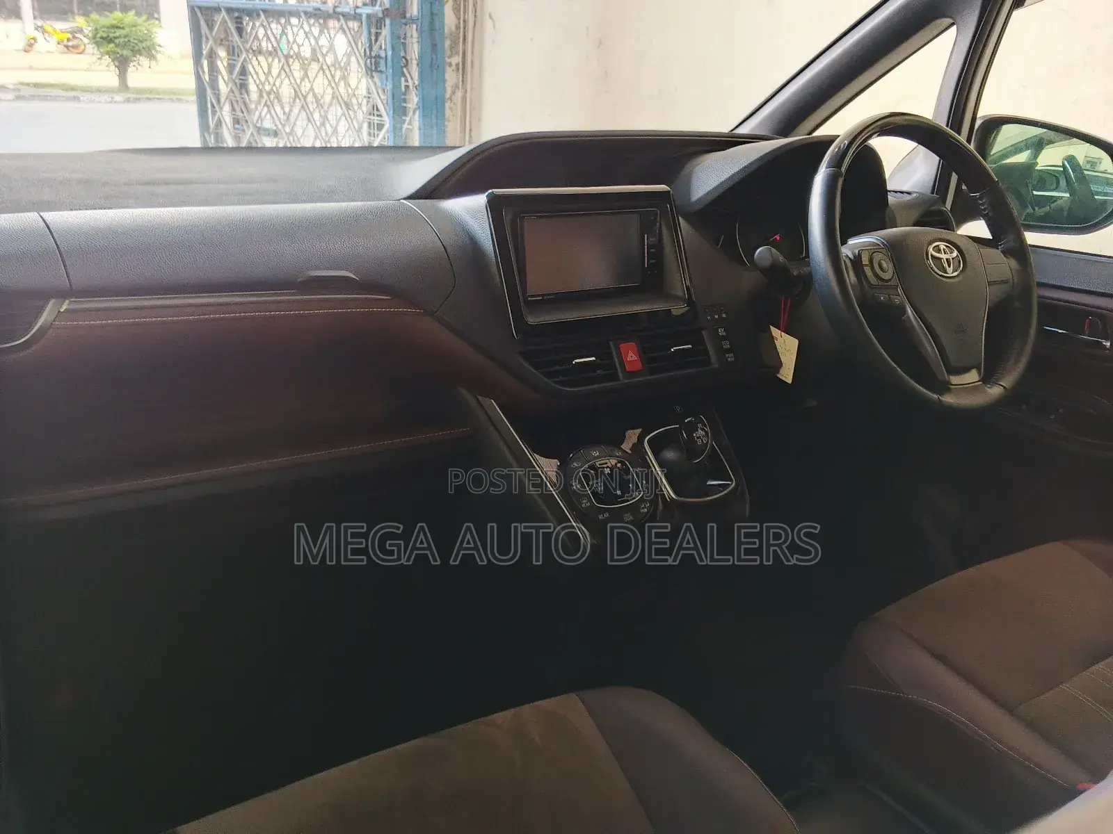 Toyota Esquire 2018 White