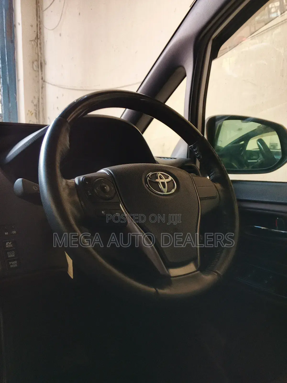Toyota Esquire 2018 White