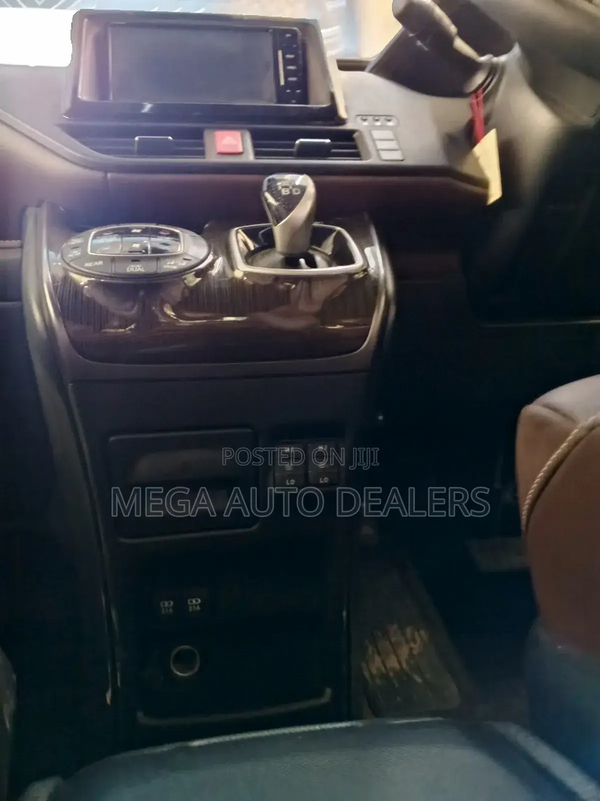 Toyota Esquire 2018 White