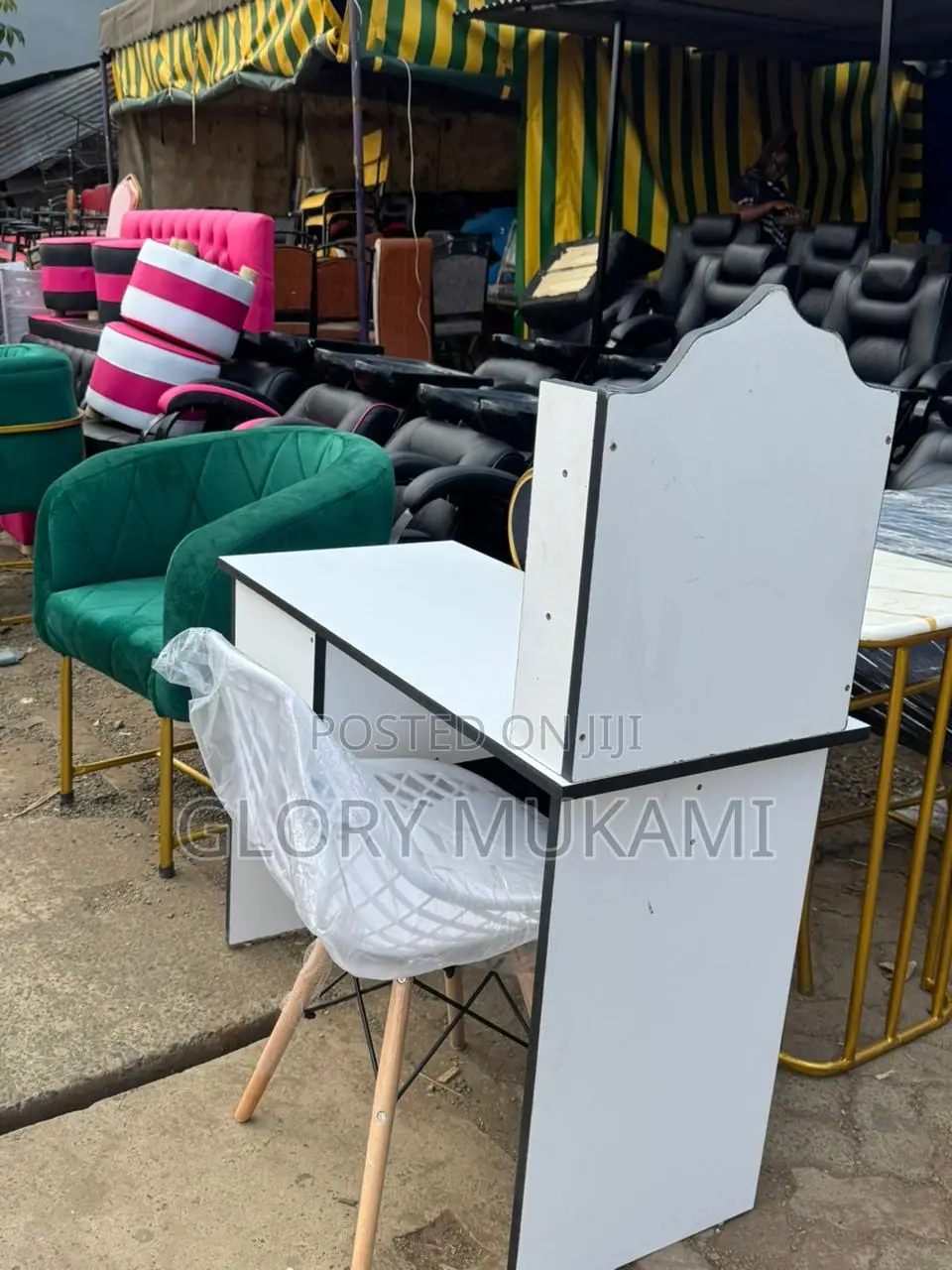 White Manicure Desk Table And Chair