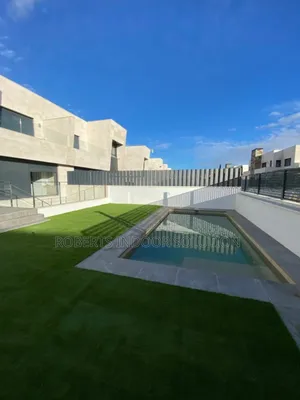 Elevate Your Swimming Pools With This Grass Carpet