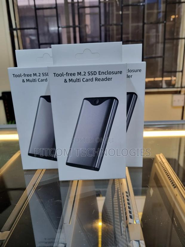 Tool-Free M.2 SSD Enclosure and Multi Reader - thumbnail 4