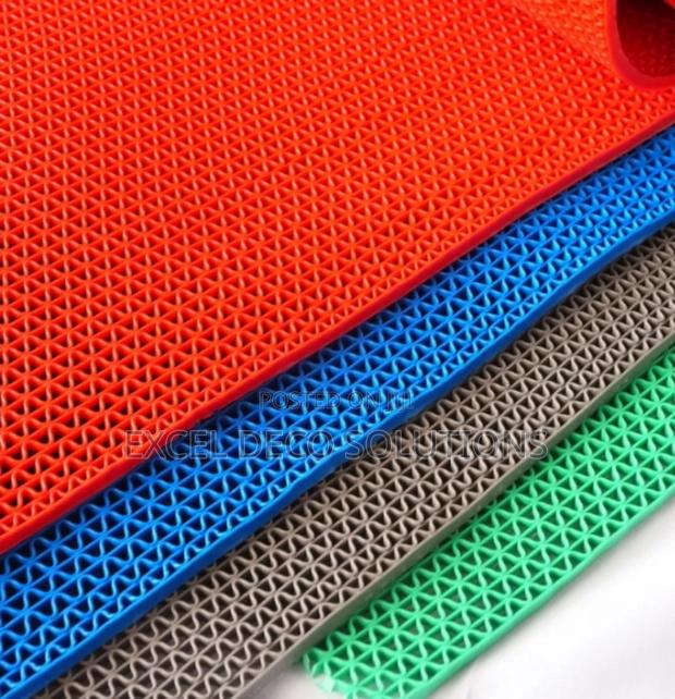 Heavy-Duty Anti-Slip Mat for Wet Areas –