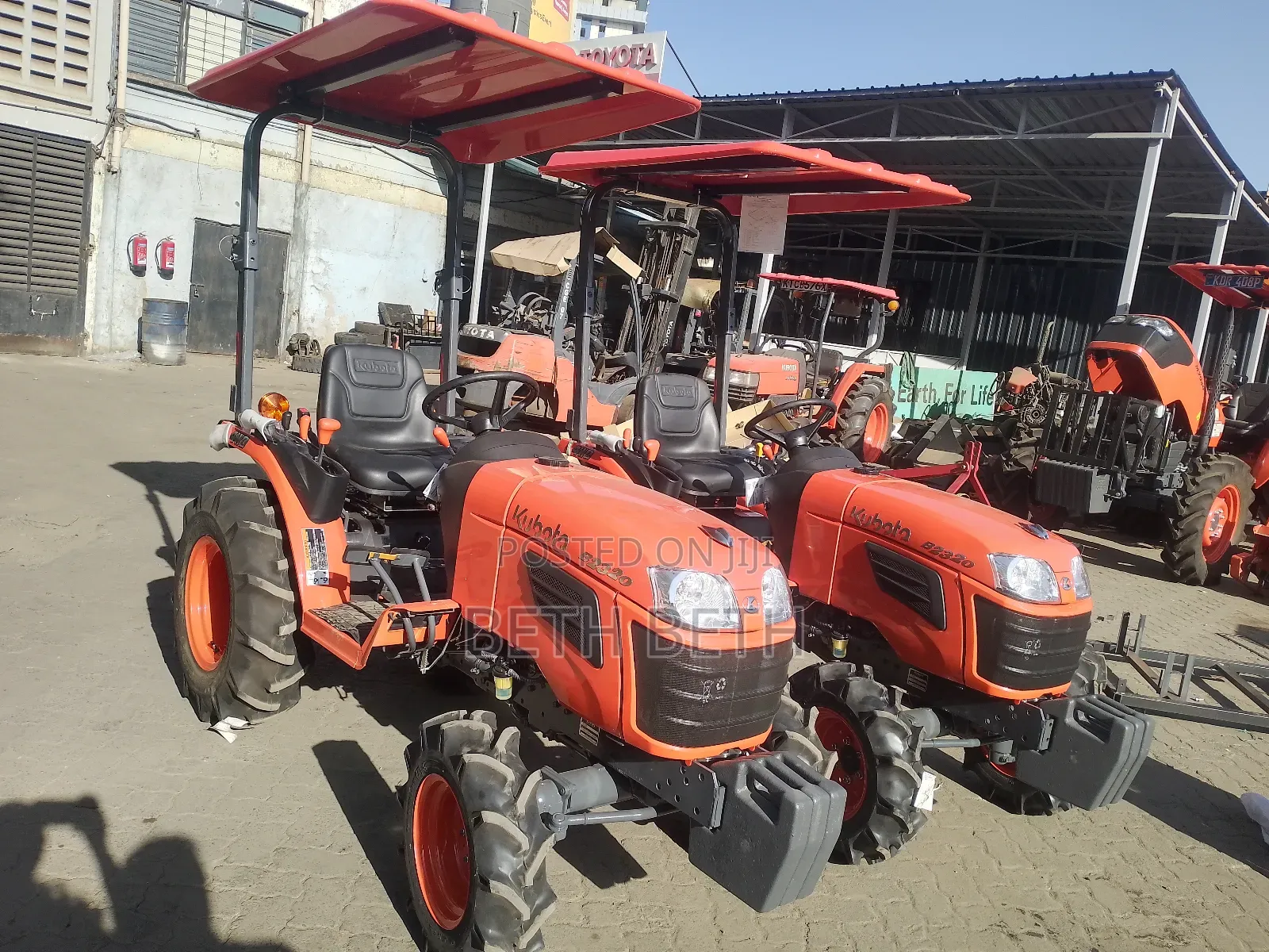 Kubota Tractor -4wd 23hp