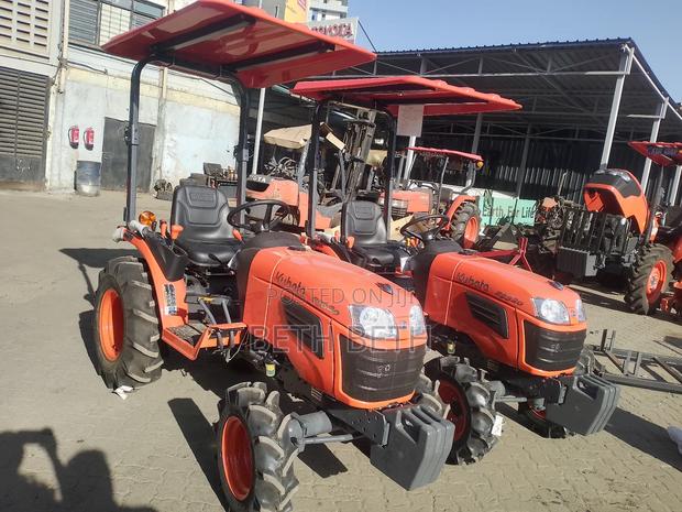 Kubota Tractor -4wd 23hp