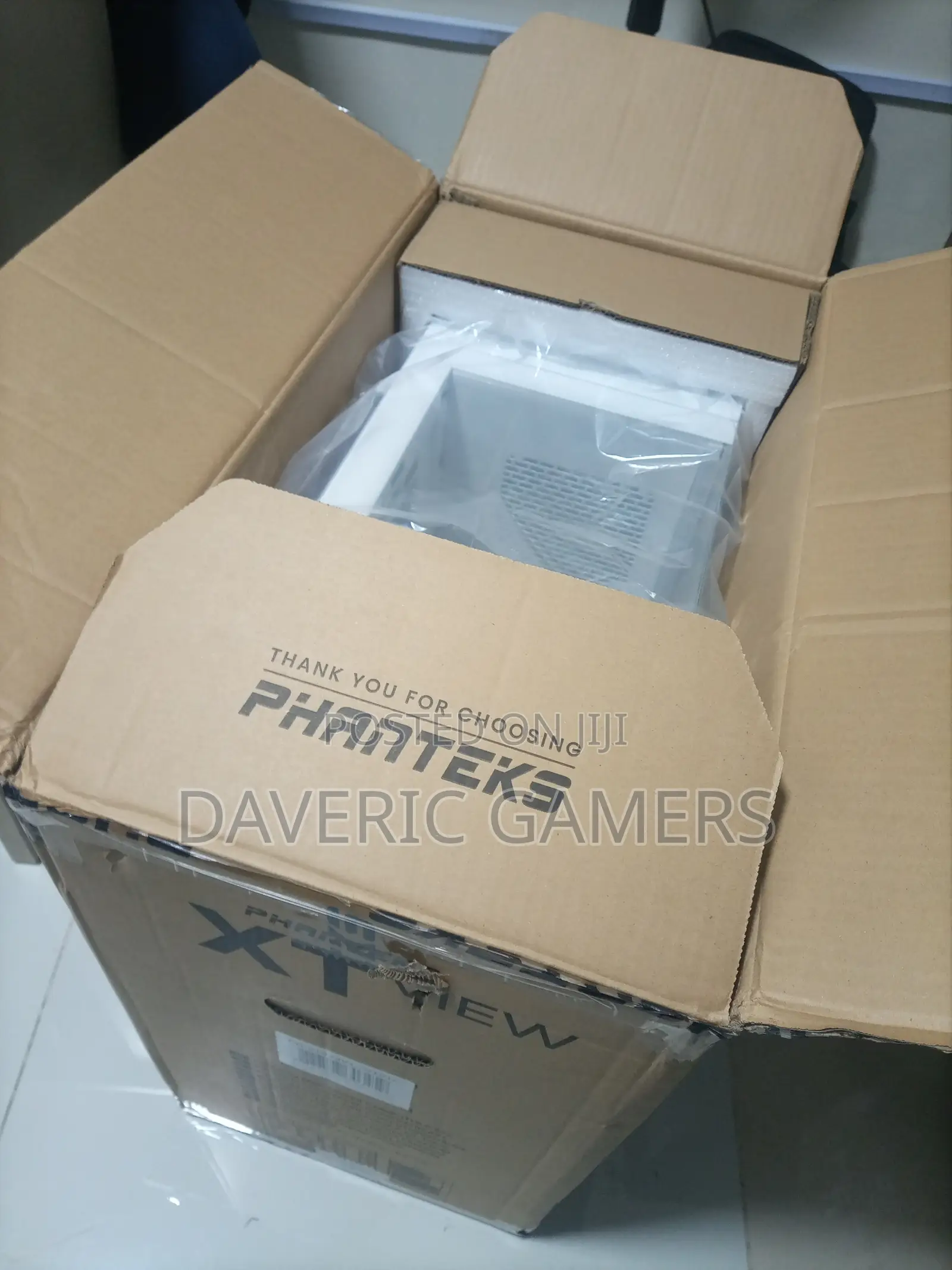 The Phanteks Xt View (Ph-xt523v1- Wt01c) White In Color