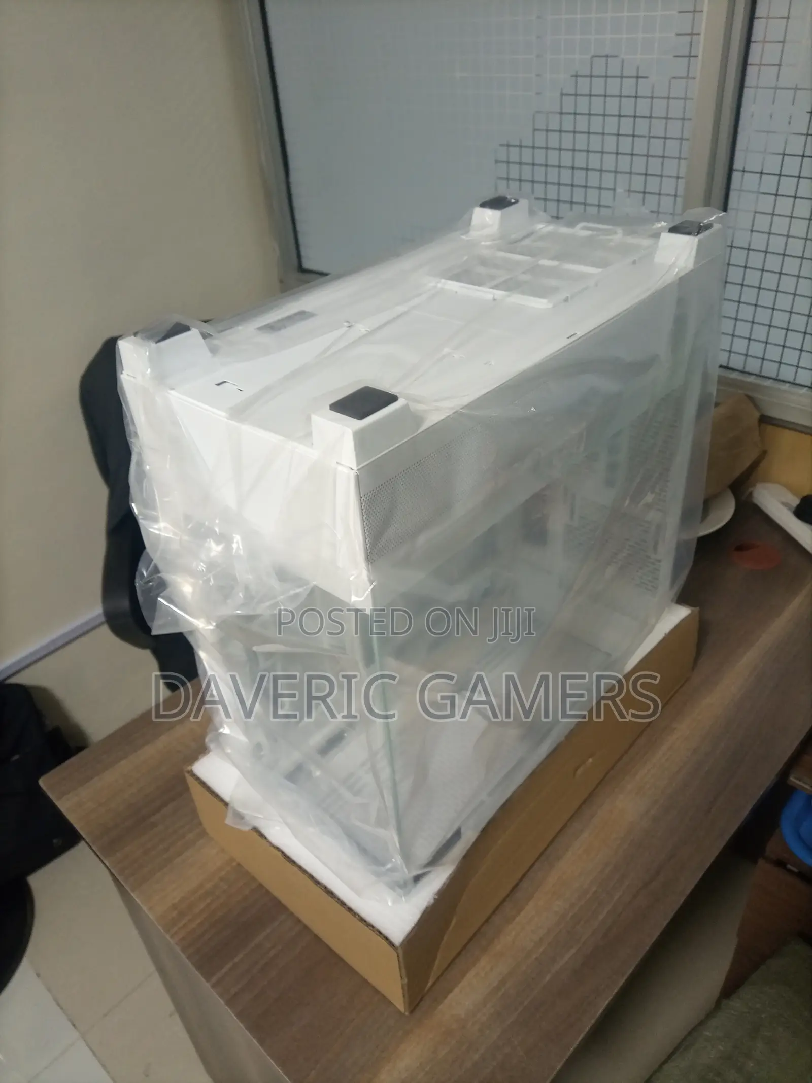 The Phanteks Xt View (Ph-xt523v1- Wt01c) White In Color