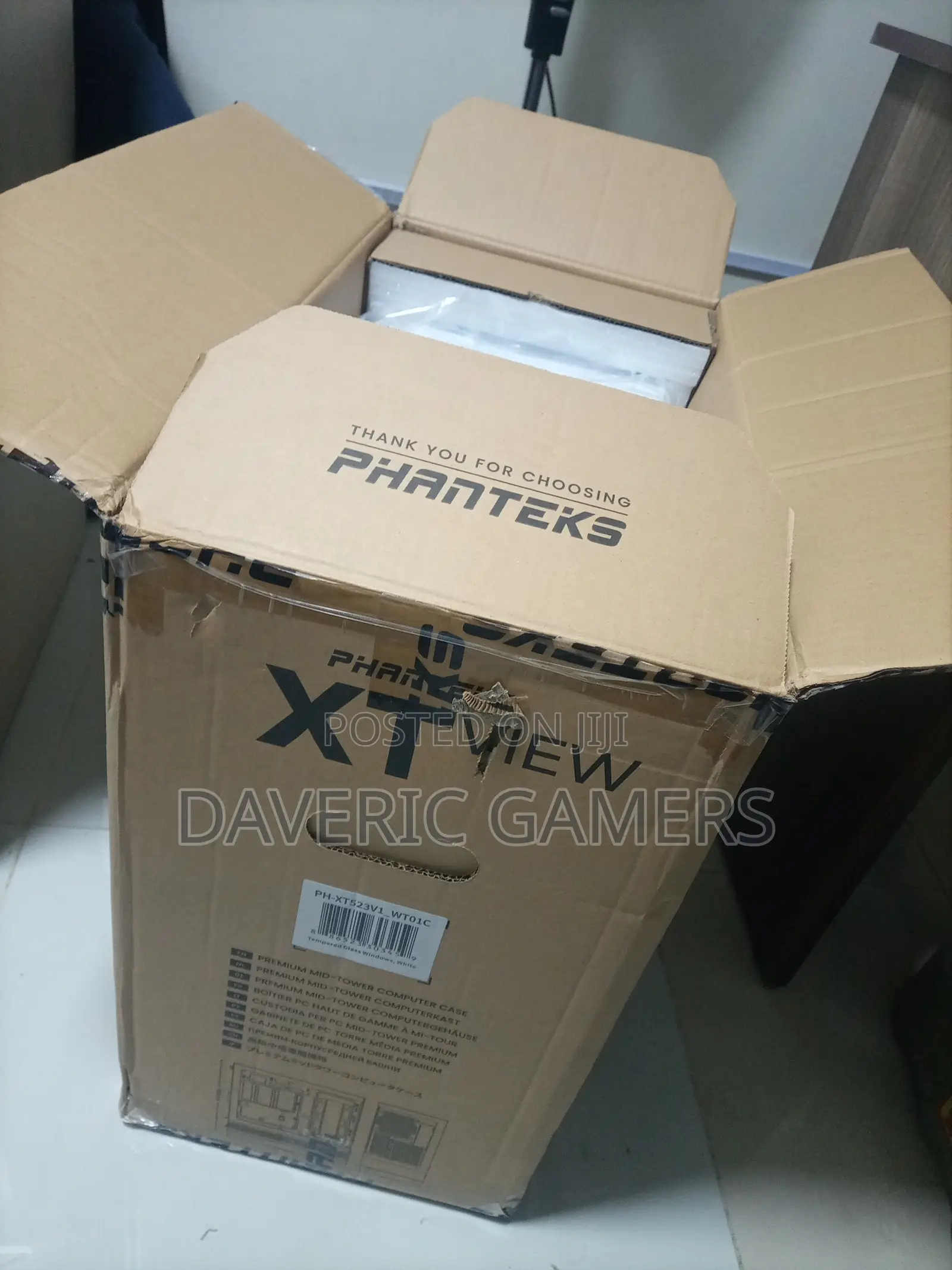 The Phanteks Xt View (Ph-xt523v1- Wt01c) White In Color