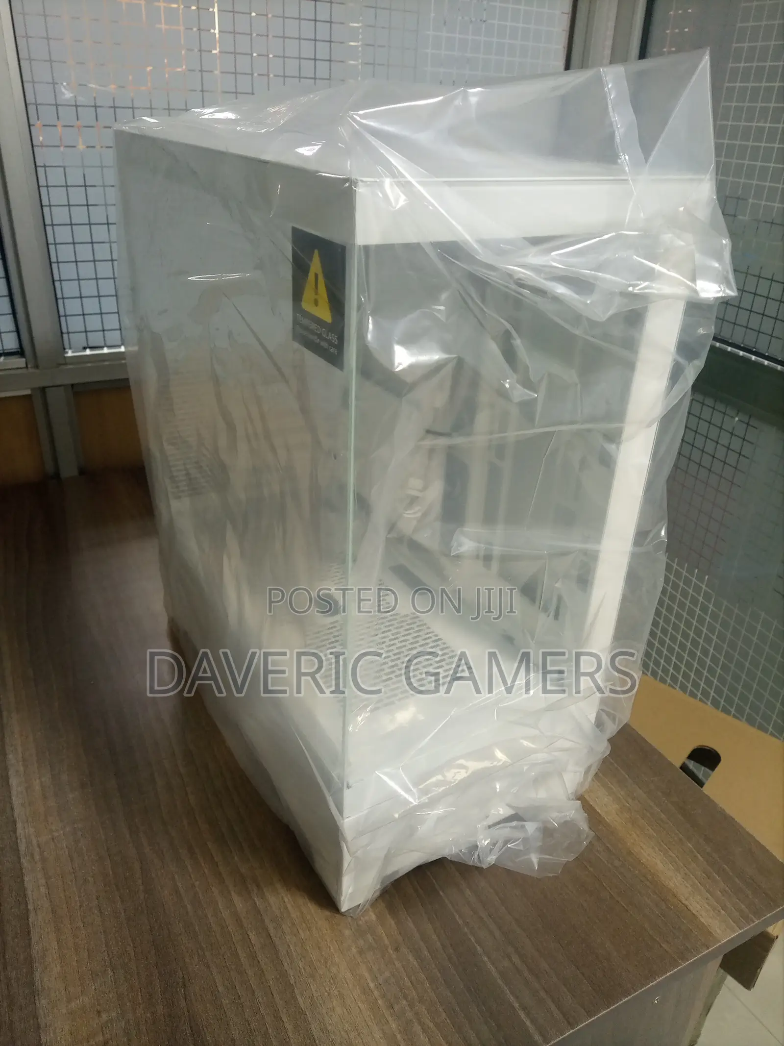 The Phanteks Xt View (Ph-xt523v1- Wt01c) White In Color