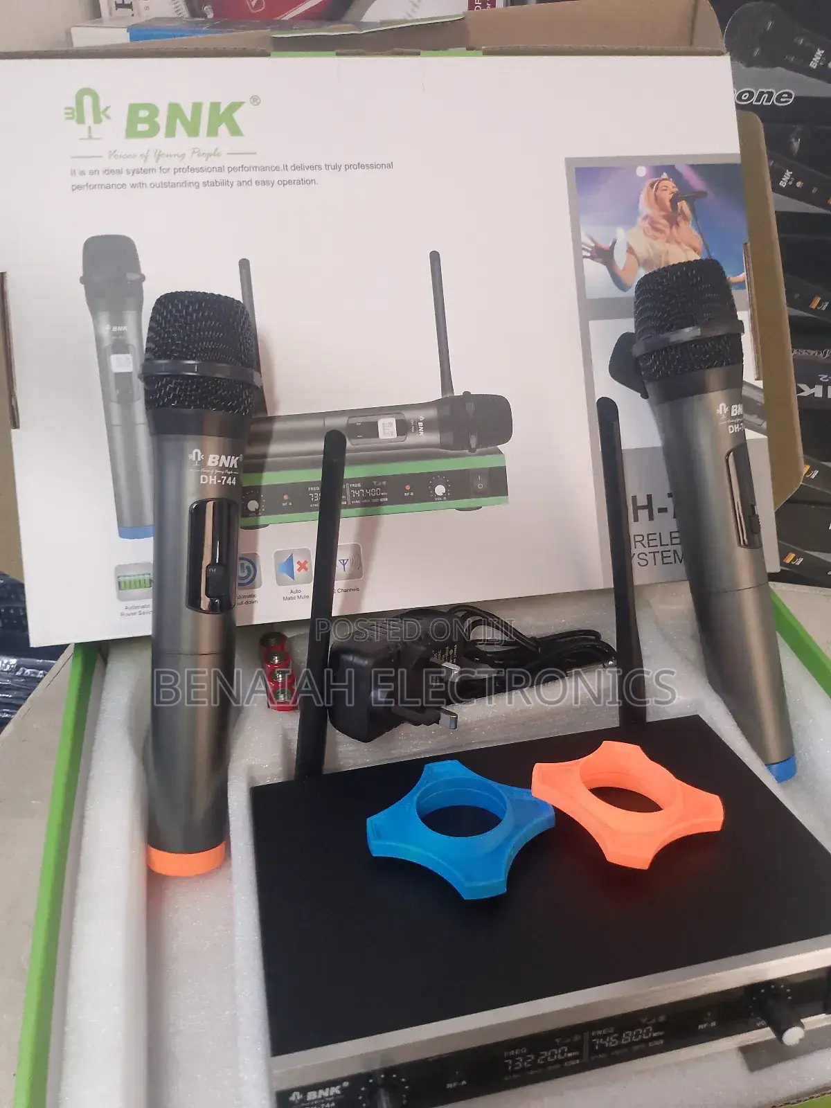 BNK Dh-744 Wireless Universal Microphone System