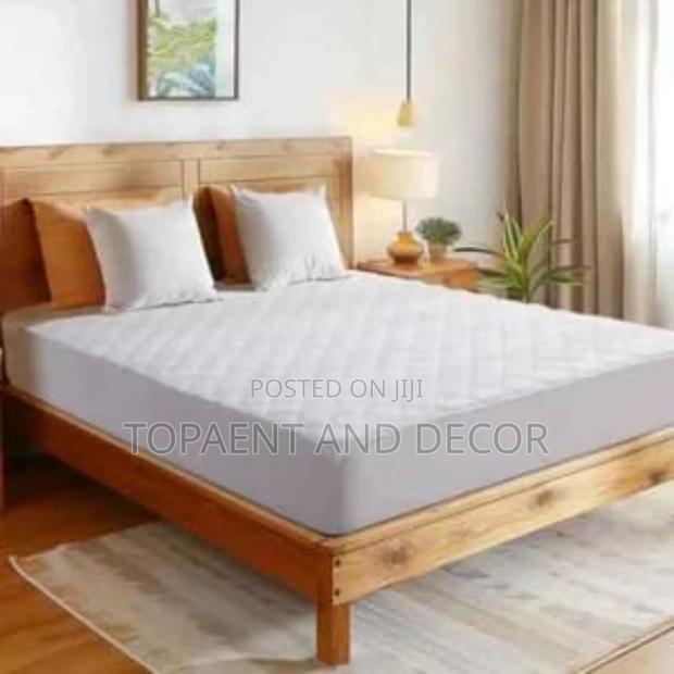 Machine Washable Waterproof Mattress Protector Soft Fabric