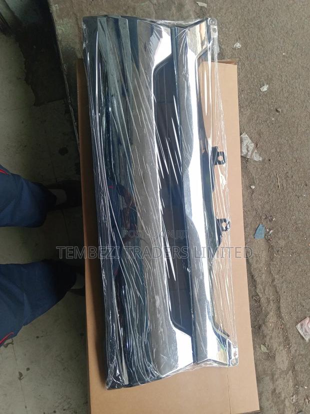 Chrome Front Grille Toyota Hiace 7l 2014 New Model