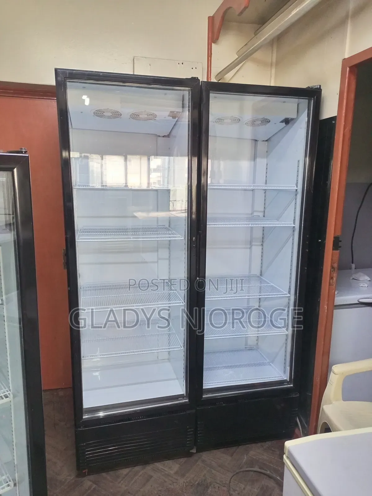 Well Maintained Chiller ( 650l Neat Clean)