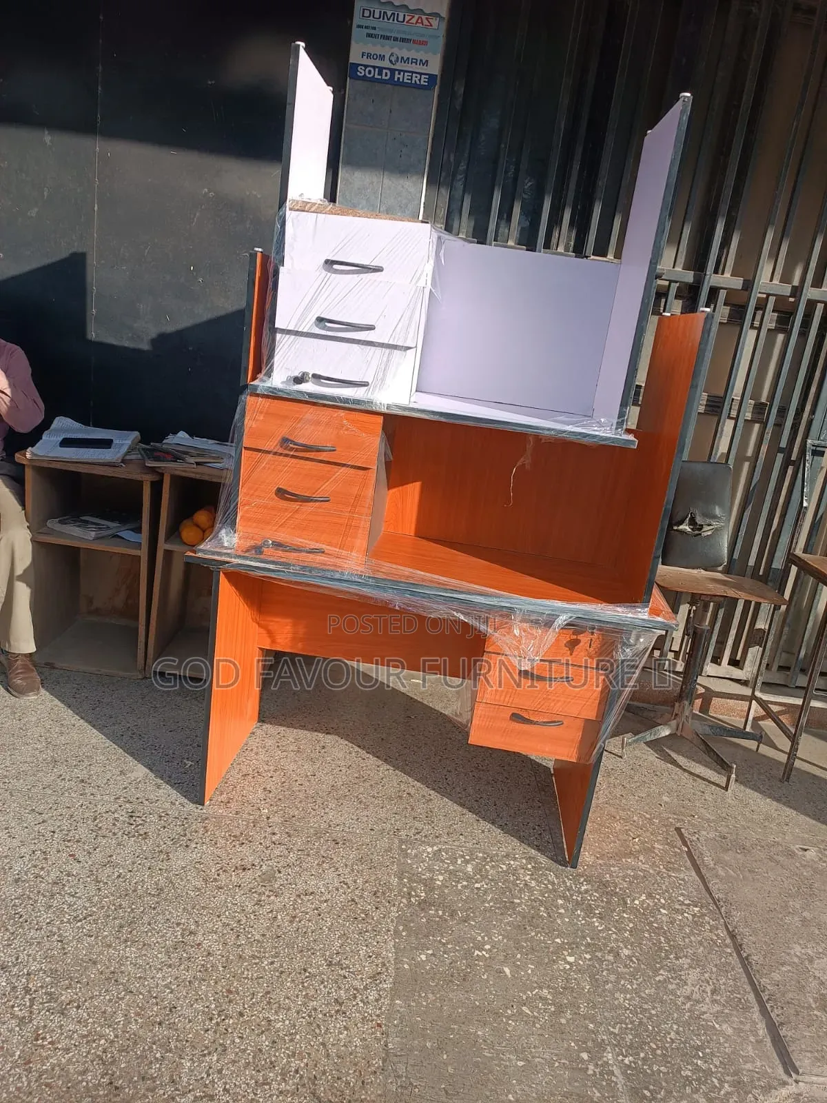 0.9m Modern Office Desk With Drawers Tfd4