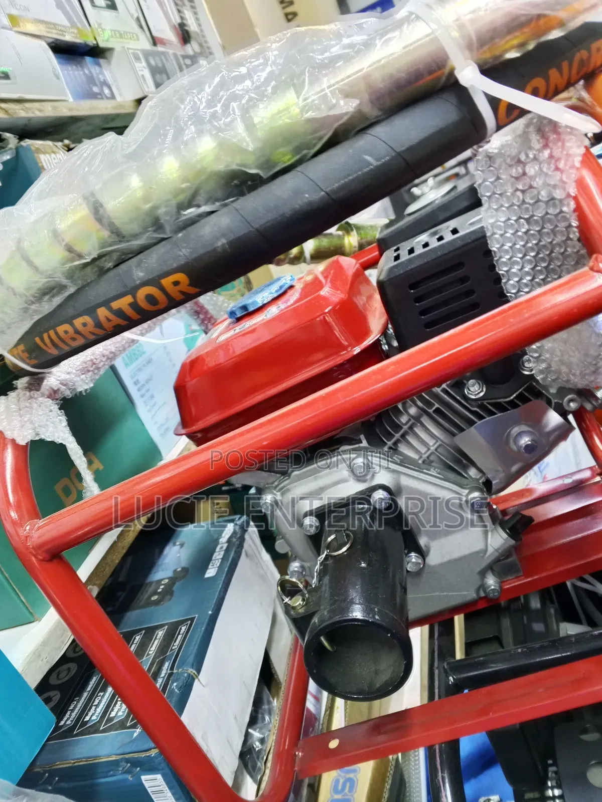 Commercial Honda Concrete Vibrator 8hp With Poker
