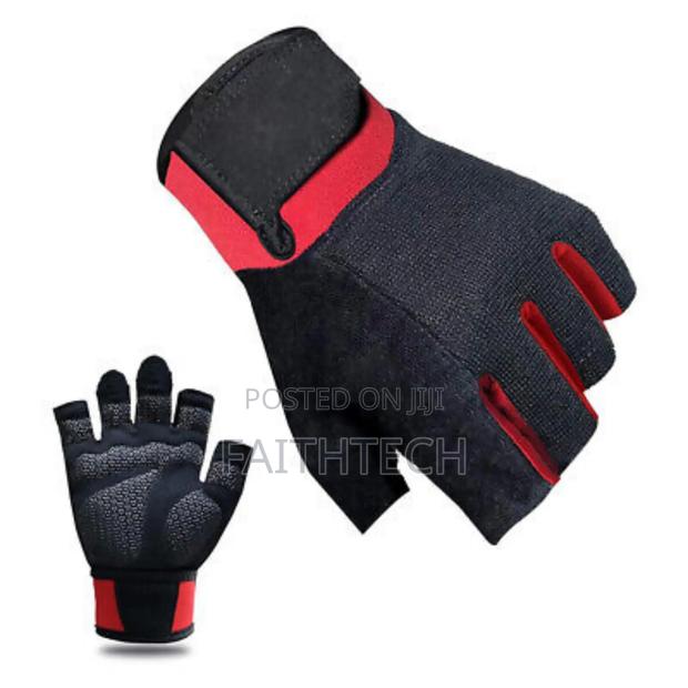 *Gym/Exercise Gloves* - main view