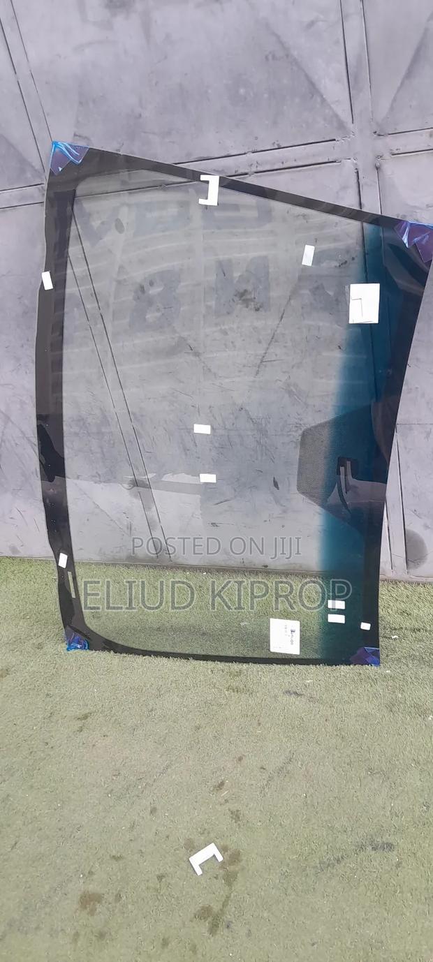 Windscreen, Door Glass, Quater Glass and Side Fixes - thumbnail 3