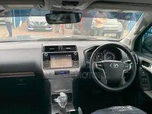 Toyota Land Cruiser Prado 2.8 2018 Gray