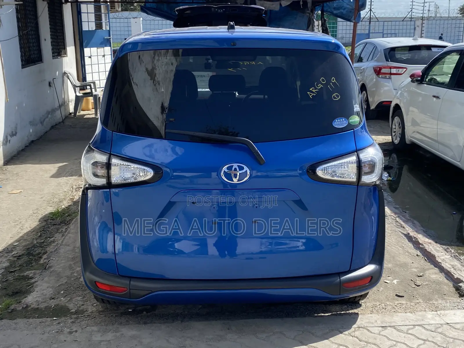 Toyota Sienta 2018 Blue