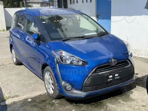 Toyota Sienta 2018 Blue