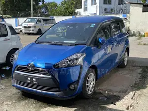 Toyota Sienta 2018 Blue