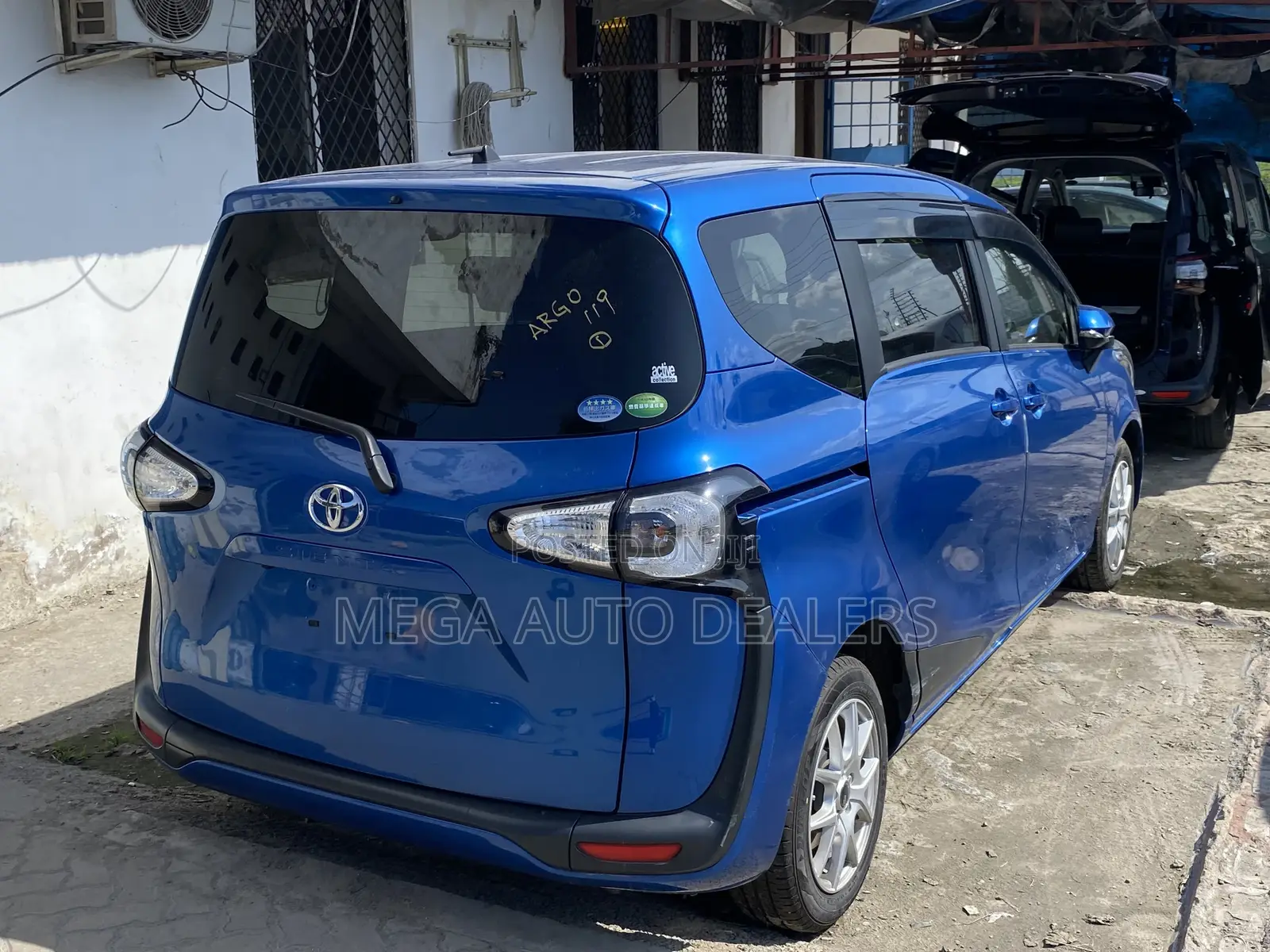 Toyota Sienta 2018 Blue
