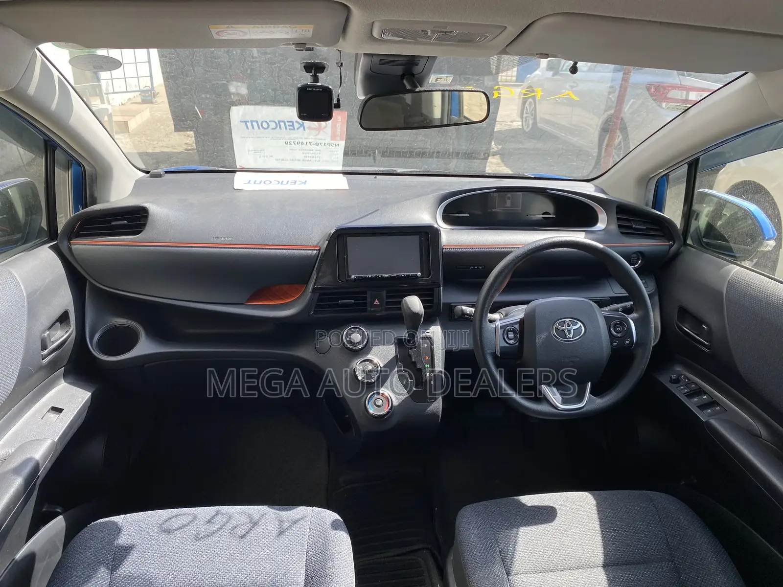 Toyota Sienta 2018 Blue