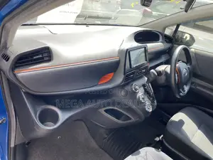 Toyota Sienta 2018 Blue