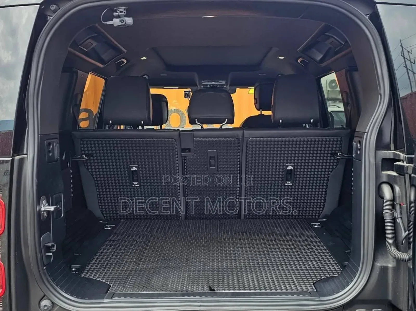 Land Rover Defender X-Dynamic SE 2024 Black