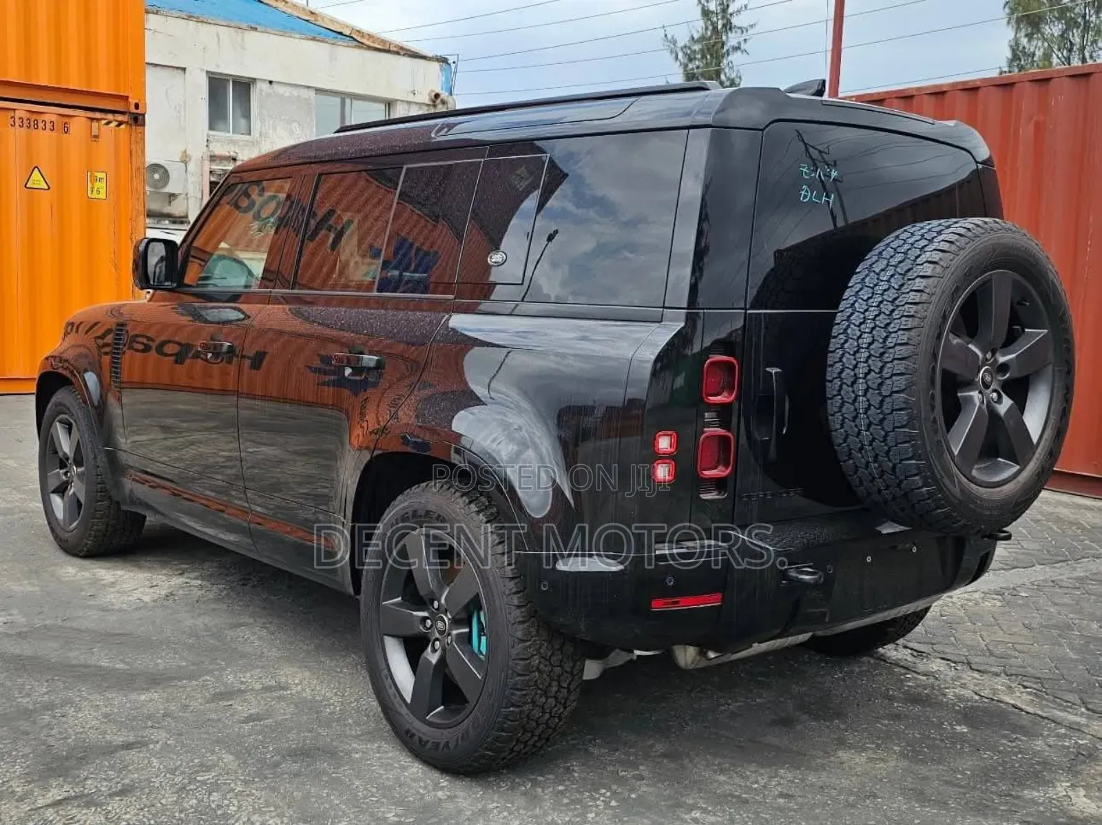 Land Rover Defender X-Dynamic SE 2024 Black