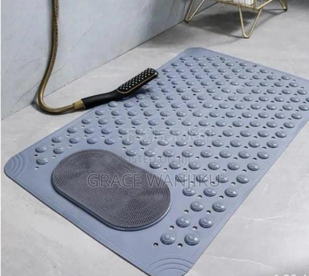 *✅Antislip Bathroom Mats With A Scrubbing Foot Pad