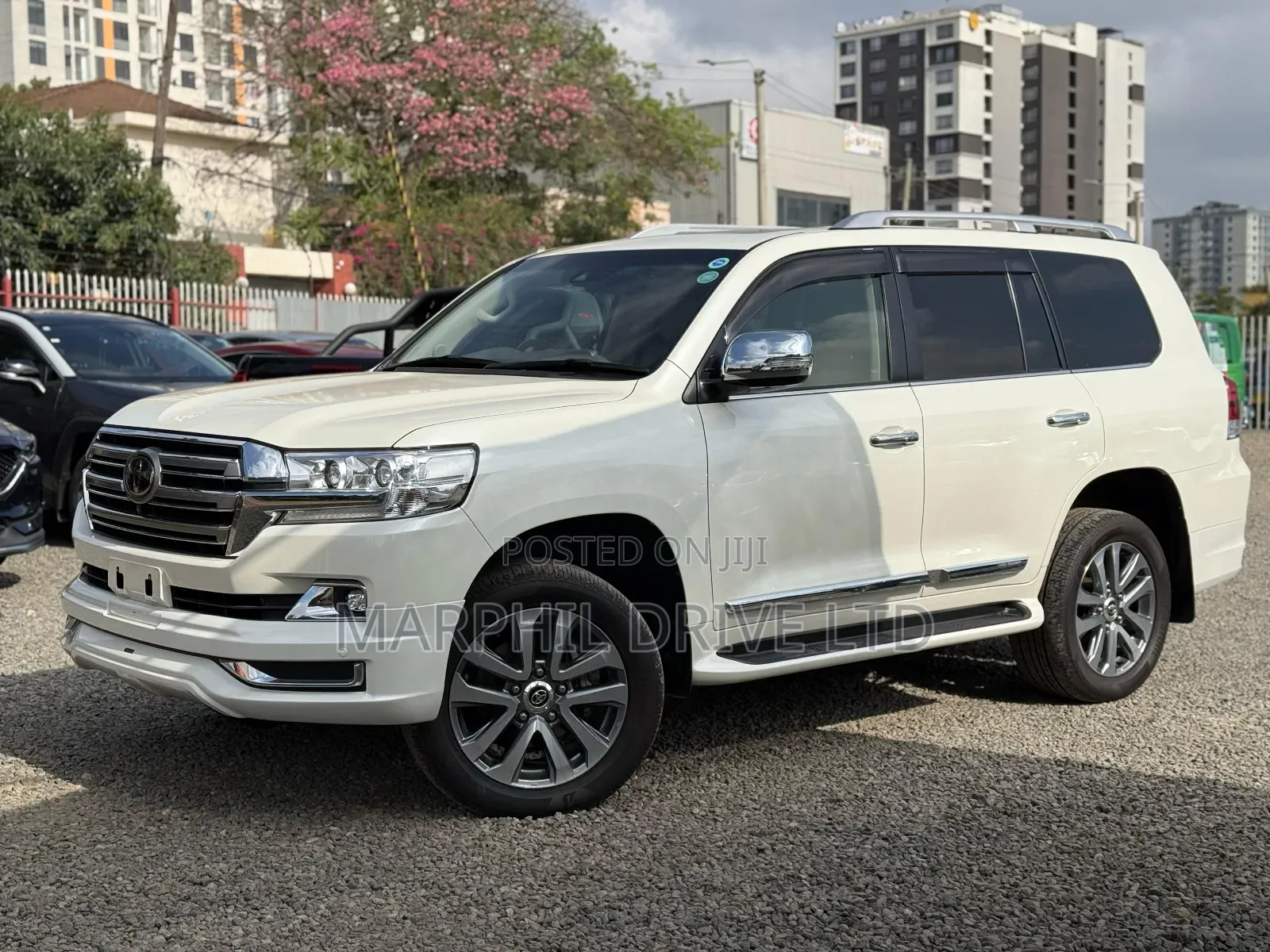 Toyota Land Cruiser 4.6 V8 ZX 2018 White