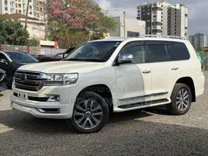 Toyota Land Cruiser 4.6 V8 ZX 2018 White