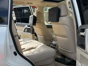 Toyota Land Cruiser 4.6 V8 ZX 2018 White