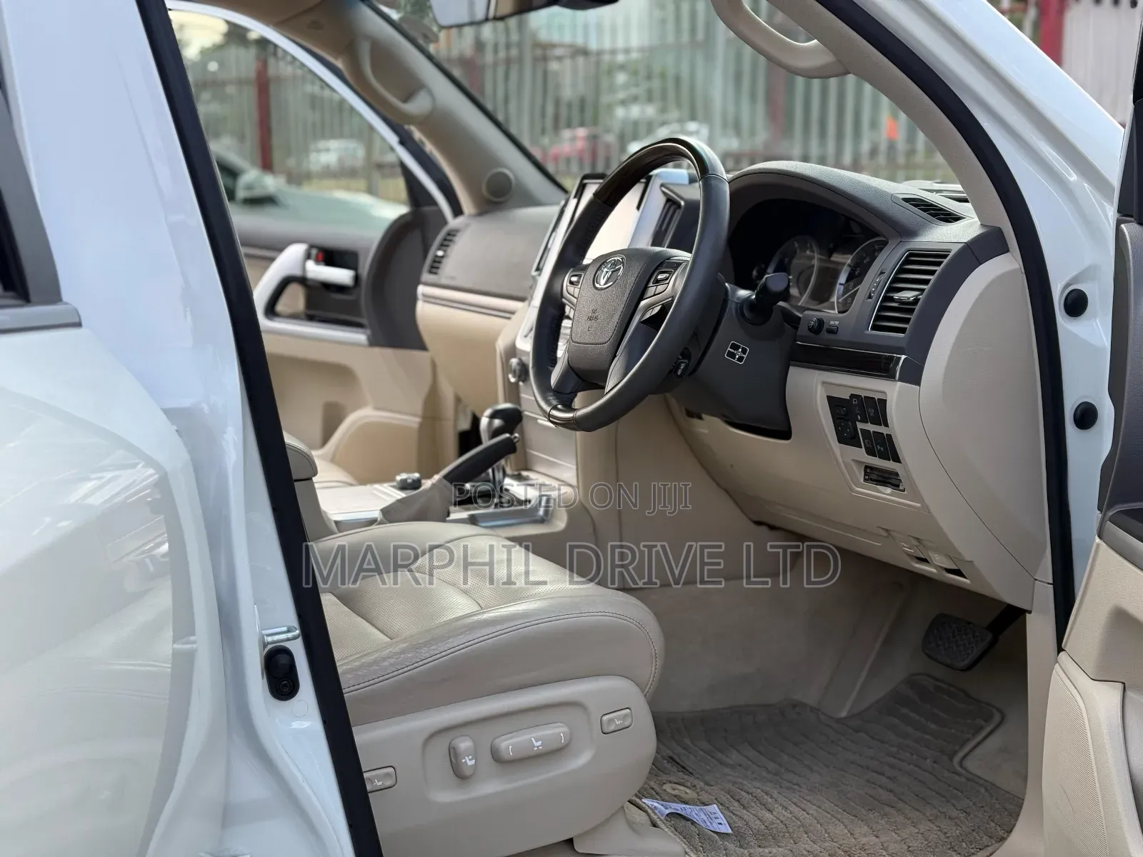 Toyota Land Cruiser 4.6 V8 ZX 2018 White