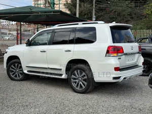 Toyota Land Cruiser 4.6 V8 ZX 2018 White