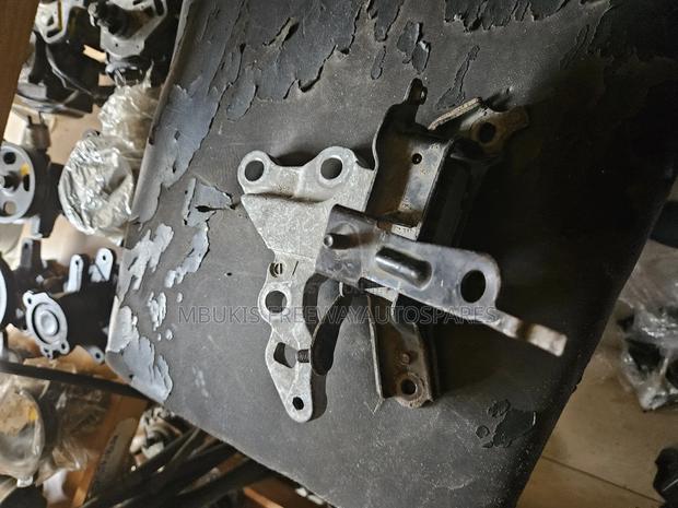 Daihatsu Mira Gear Mounting