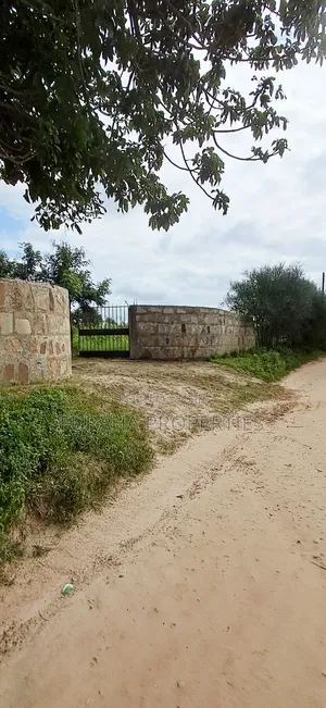 For Leese 4.2 Acres Mariakani