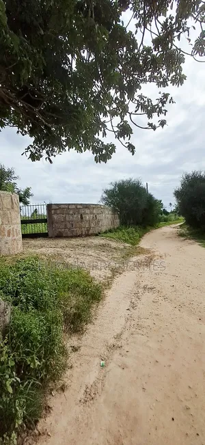 For Leese 4.2 Acres Mariakani