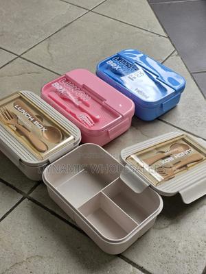 Bento Lunch Box With 3 Compartments - thumbnail 2