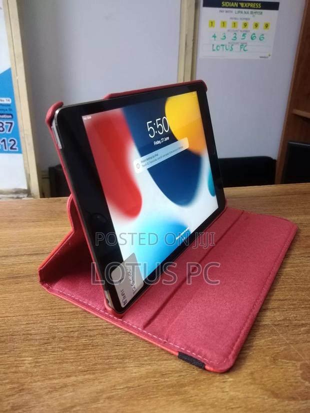 Apple iPad mini 4 128 GB Gray - main view