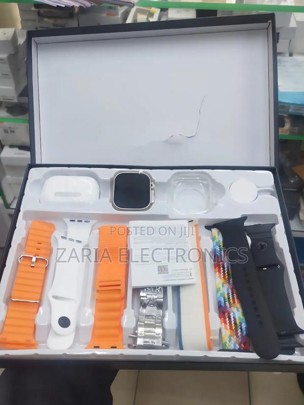7 In 1straps Smart Watch, With Earbuds Ana 7straps