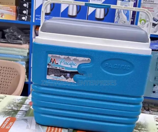 Compact Cooling on-the-Go – Pacific 4.5 Litres Cooler Box - main view