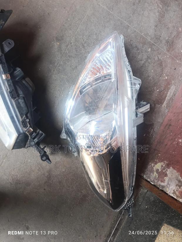 Nissan Latio/ Almeera Headlight Non Zenon. - main view