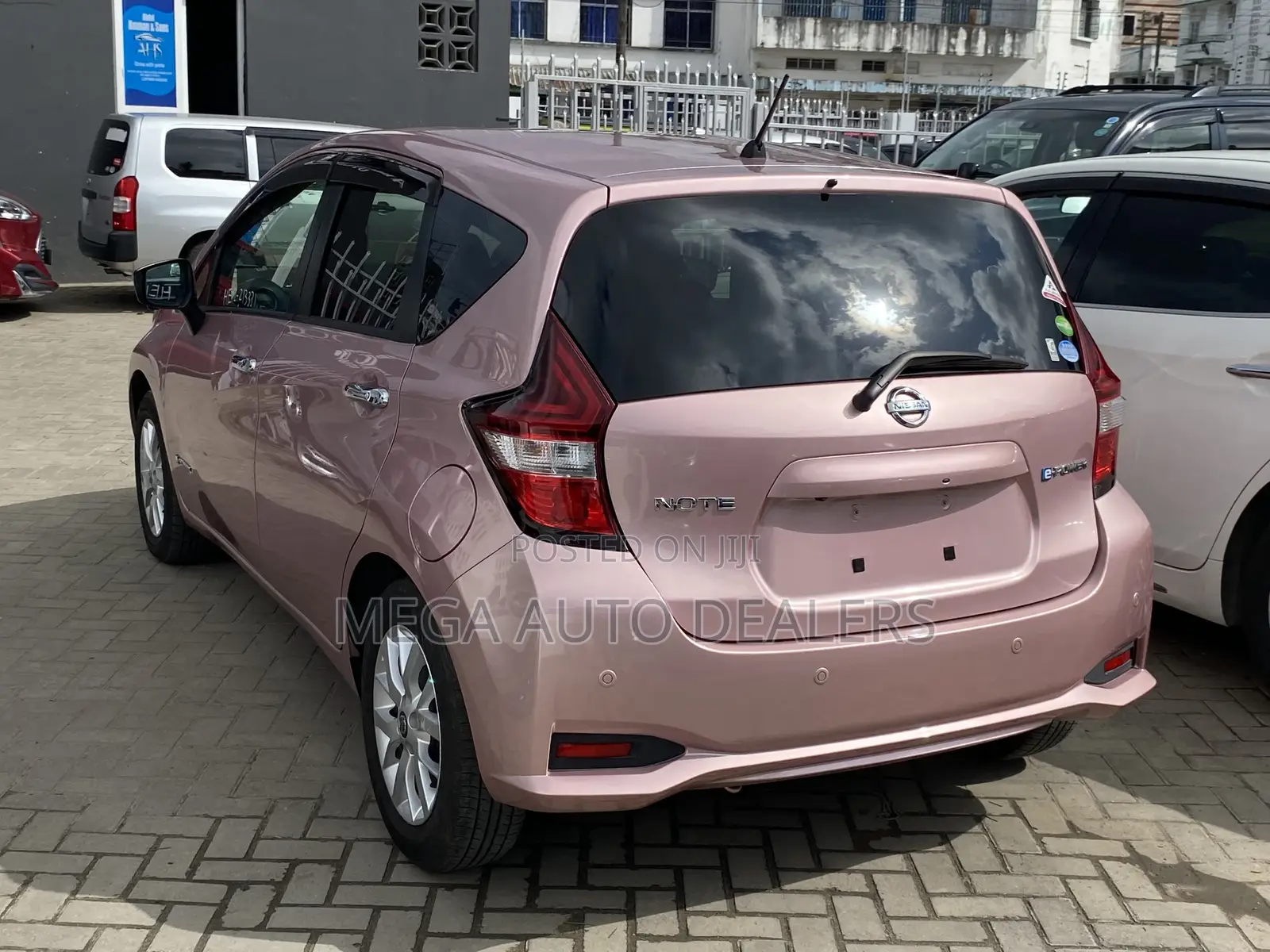 Nissan Note 2018 Pink