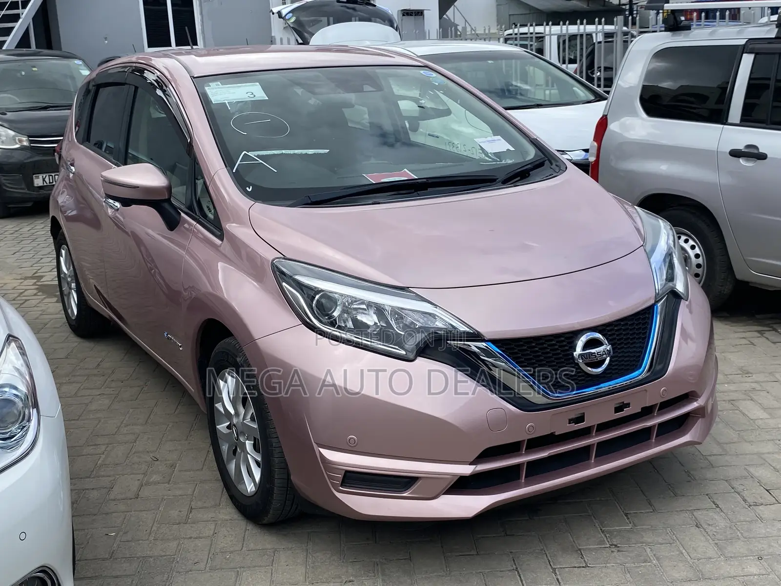 Nissan Note 2018 Pink