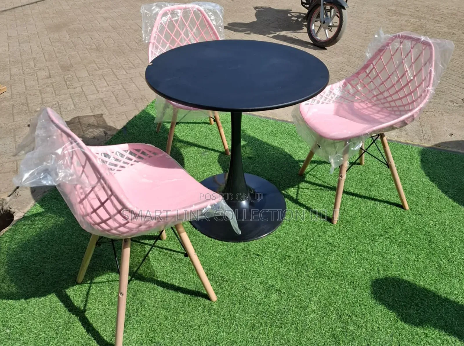 Mesh Eames Chairs Set